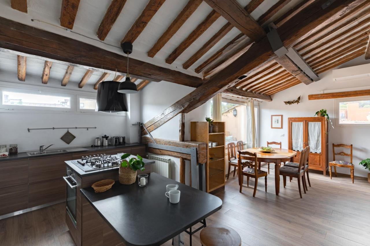 Amazing Penthouse With Terrace And Rooftop In Trastevere Rome Bagian luar foto
