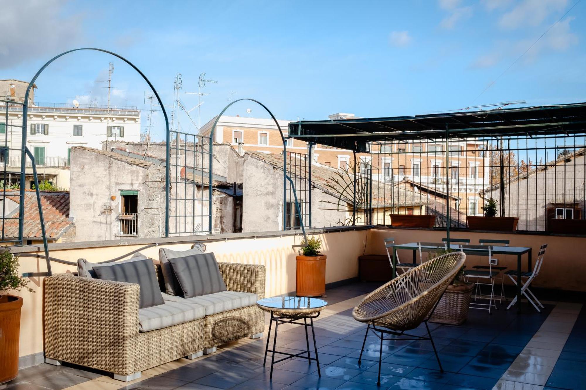 Amazing Penthouse With Terrace And Rooftop In Trastevere Rome Bagian luar foto